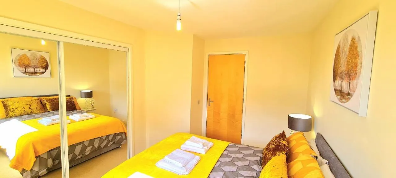 Elegant 2 Bedroom City Centre Apartment - Free Parking - Private Balcony - Stunning Views Edinburgh United Kingdom