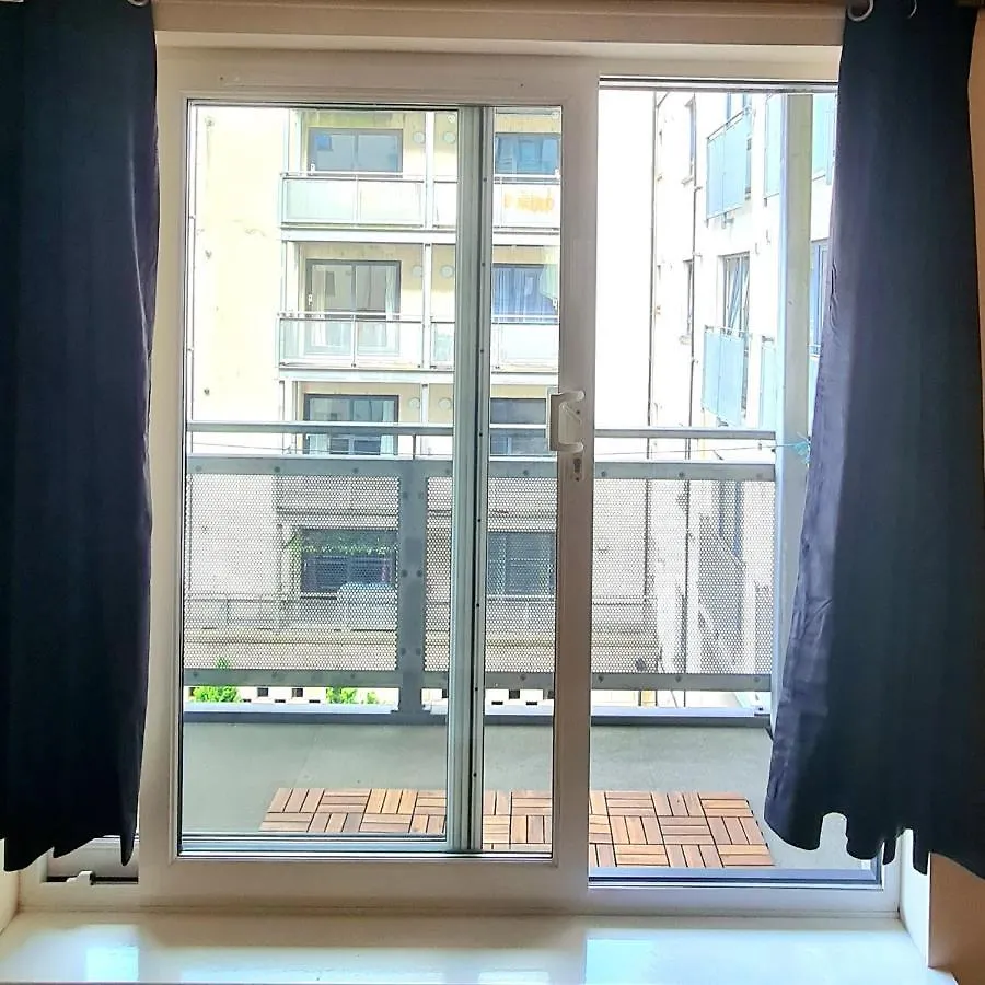 Elegant 2 Bedroom City Centre Apartment - Free Parking - Private Balcony - Stunning Views Edinburgh
