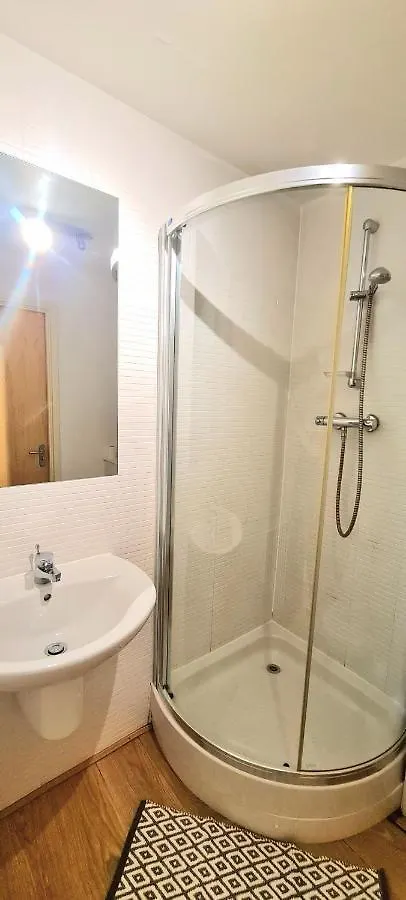 Elegant 2 Bedroom City Centre Apartment - Free Parking - Private Balcony - Stunning Views Edinburgh 0*,