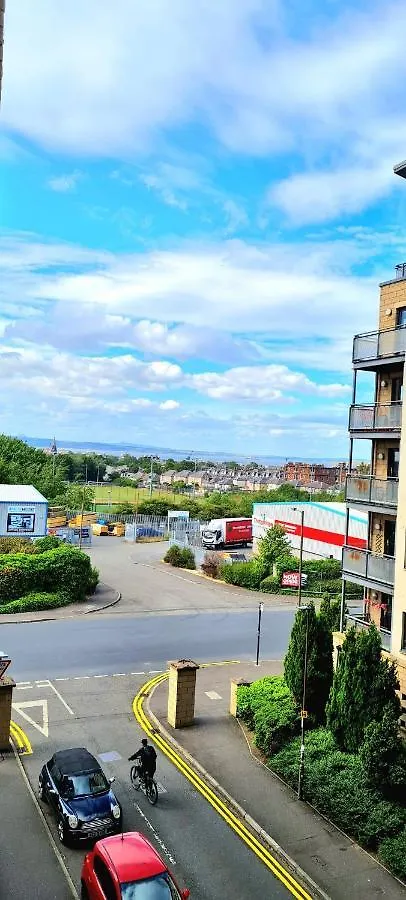 Elegant 2 Bedroom City Centre Apartment - Free Parking - Private Balcony - Stunning Views Edinburgh United Kingdom