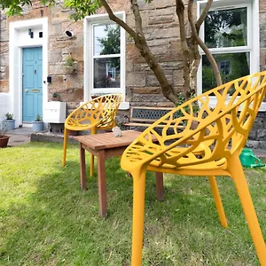 Apartment Cozy With Character Cochrane At Leith Links Park, EDI