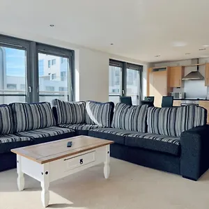 Modern Two Bedroom Édimbourg